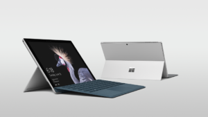 Bild von zwei Surface Pro Laptops